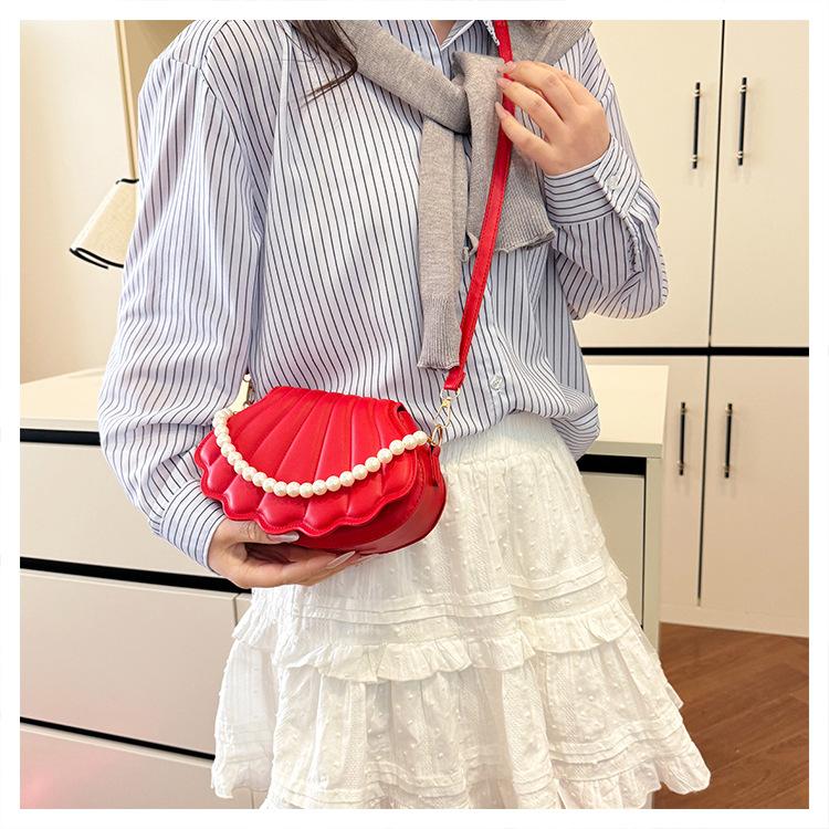 Women's Faux Leather Shell Shaped Shoulder Bag Fashion Pearl Chain Crossbody Mini Purse Trendy Small Handbag