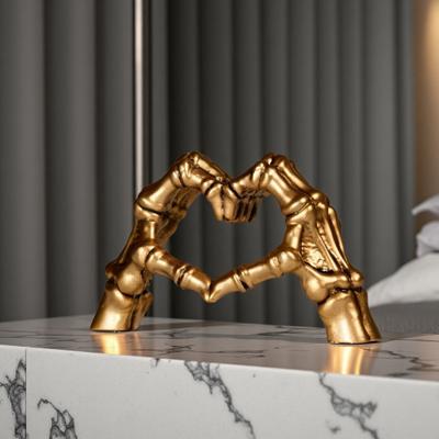 Estatua de gesto de amor de esqueleto Forma de corazón de resina Manos Escultura Corazón Gótico Esqueleto Gesto de dedo Figura Regalo Romántico de Halloween
