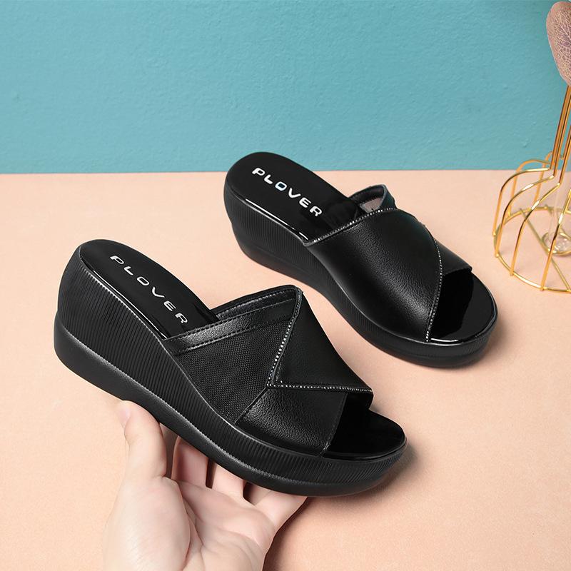 Thick Soled Slippers For Women 2025 Summer New Minimalist Temperament Slope Heel Casual Sandals Rhinestones Versatile Outdoor