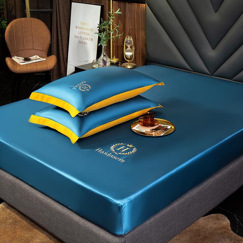 Washed Silk Mattress Three-piece Set, Single-piece Mattress Mat, Washable and Foldable, Fully Enclosed, and the Bedspread Is Non-slip.