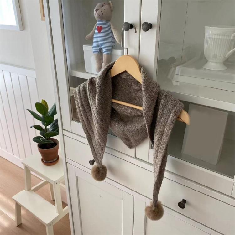 Warm Pompoms Shawl for Home Office Shirt Decoration Multifunctional Shawl Wrap for Outdoor Leisure Wear Shoulder Wrap