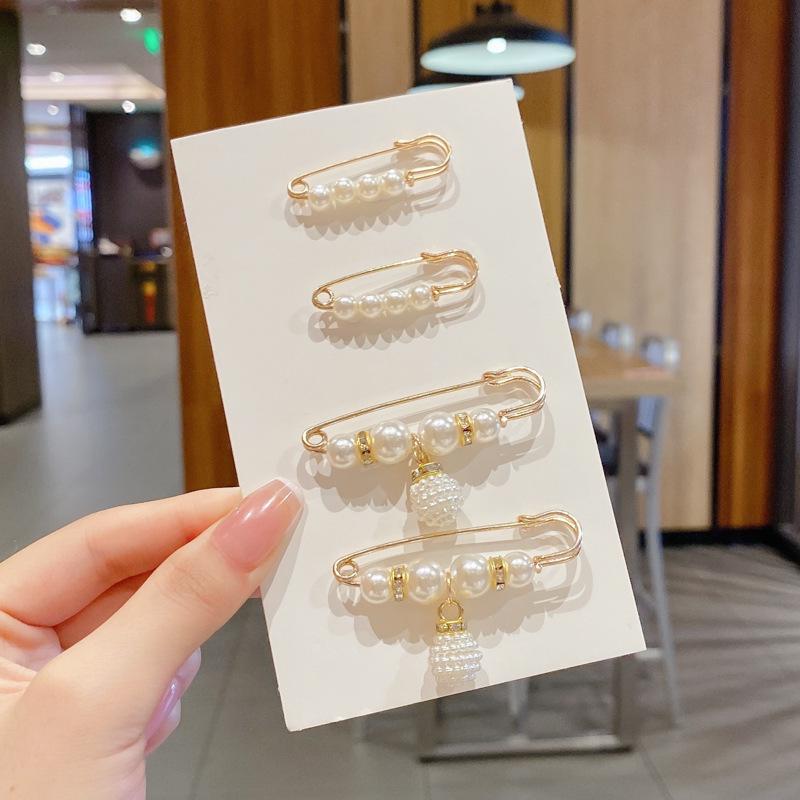 Pearl Smiley Face Brooch Pin - Cute Anti-Exposure Women's Collar Accessory