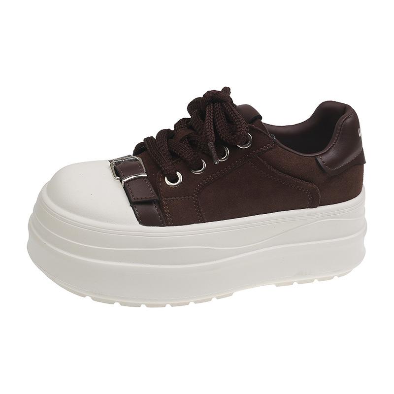 

Маленькие белые туфли на толстой подошве с увеличением роста 2025 осень новая мягкая кожа универсальные маффины дышащие повседневные спортивные кеды для скейтборда женские 40 кофейный