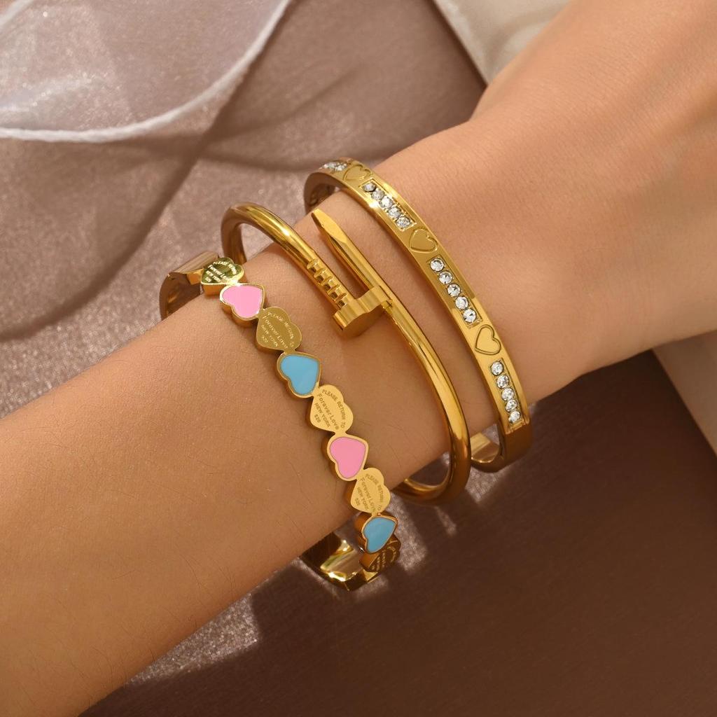 European Fashion Heart Bracelet - Colorful Stainless Steel, Versatile Youthful College Style for Girls