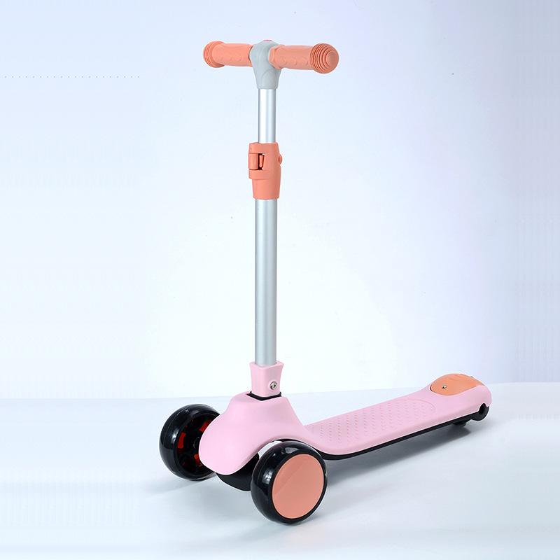 

Детский самокат для мальчиков и девочек (1-3 года) с функцией сиденья и педали.