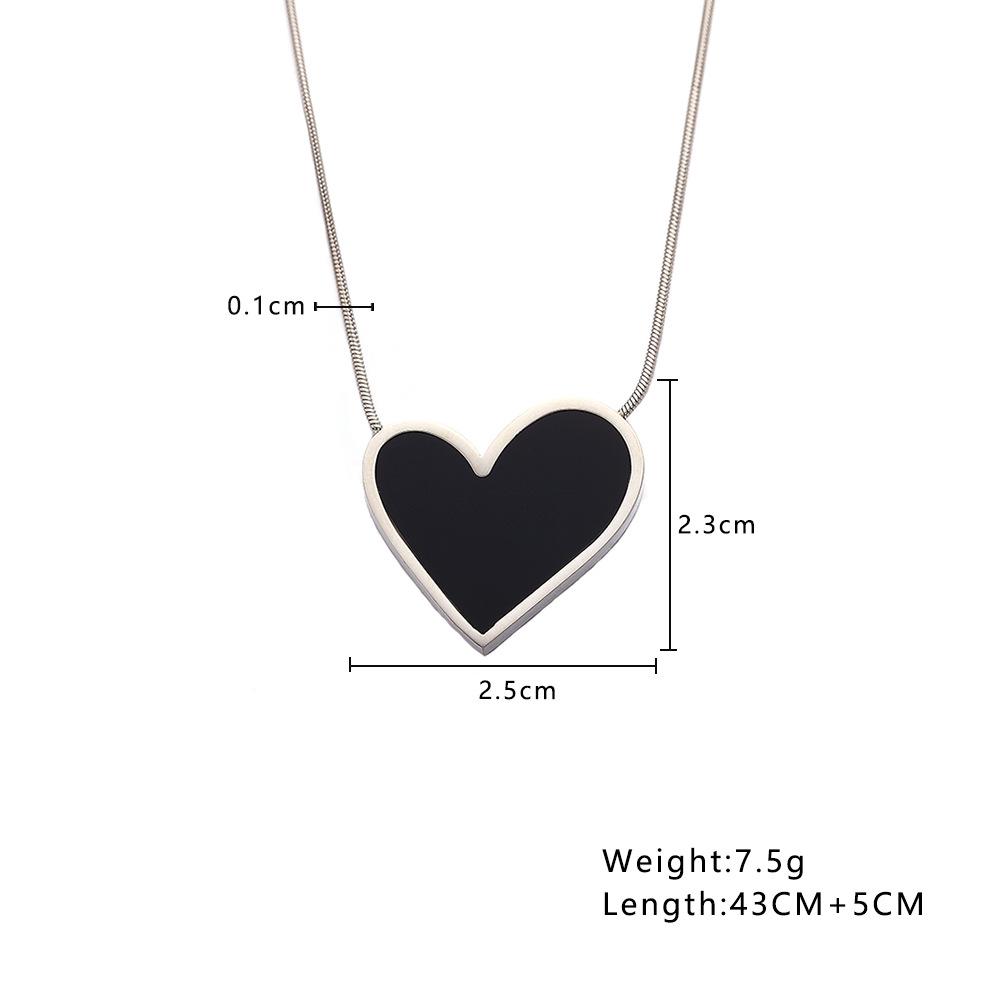 Black Heart Mother-of-Pearl Pendant Necklace - Versatile Heart-Shaped Sweater Chain for Women