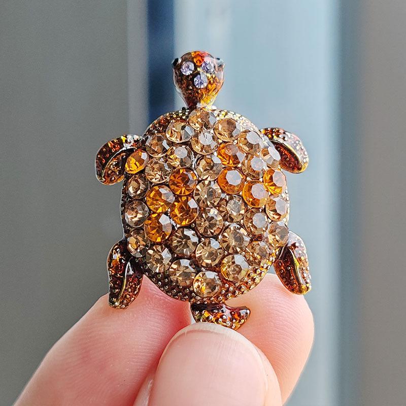 

Elegant Diamond Turtle Brooch for Women – Unique Retro DIY Suit Accessory