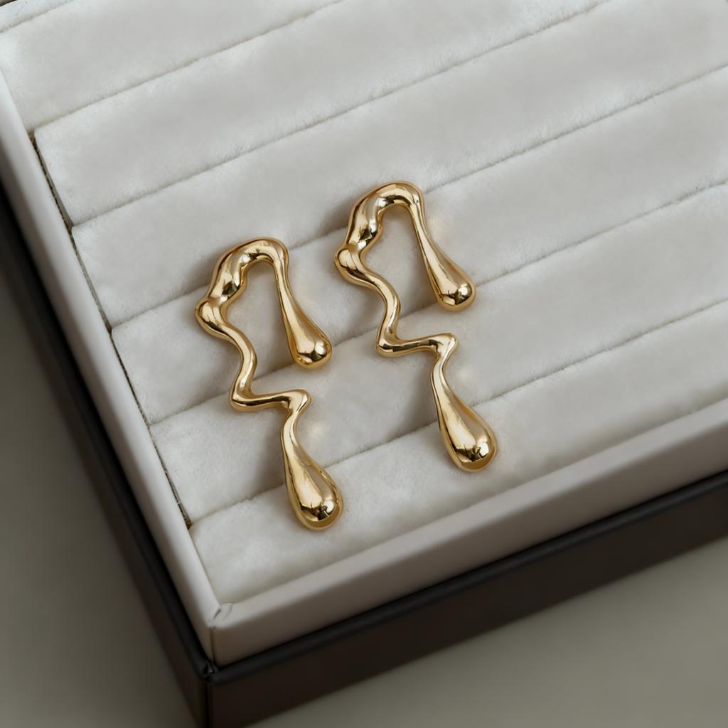 Nuevo Diseño de Moda Gargantilla Metálica Estilo Lava Líquida para Mujer Color Dorado Ola Irregular Retorcida Collar de Fiesta Joyería Regalo