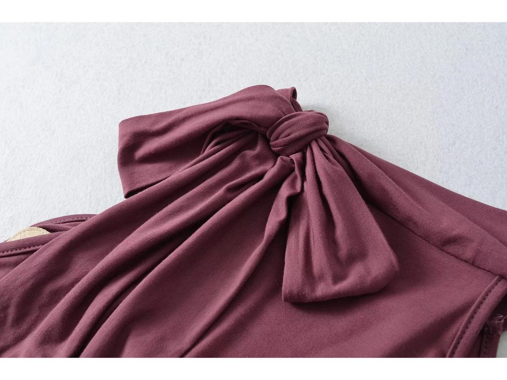 Elegant Women's Slim Fit Halter Neck Dress with Waist-Cinched Flowy Skirt and Side Slit