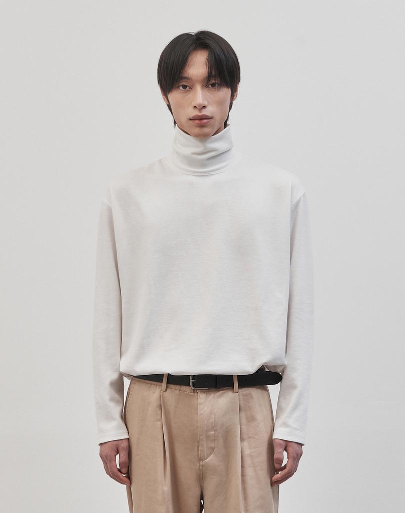 WORK ON BODY OFF Rested Semi-Overfit Turtleneck Knit [White]