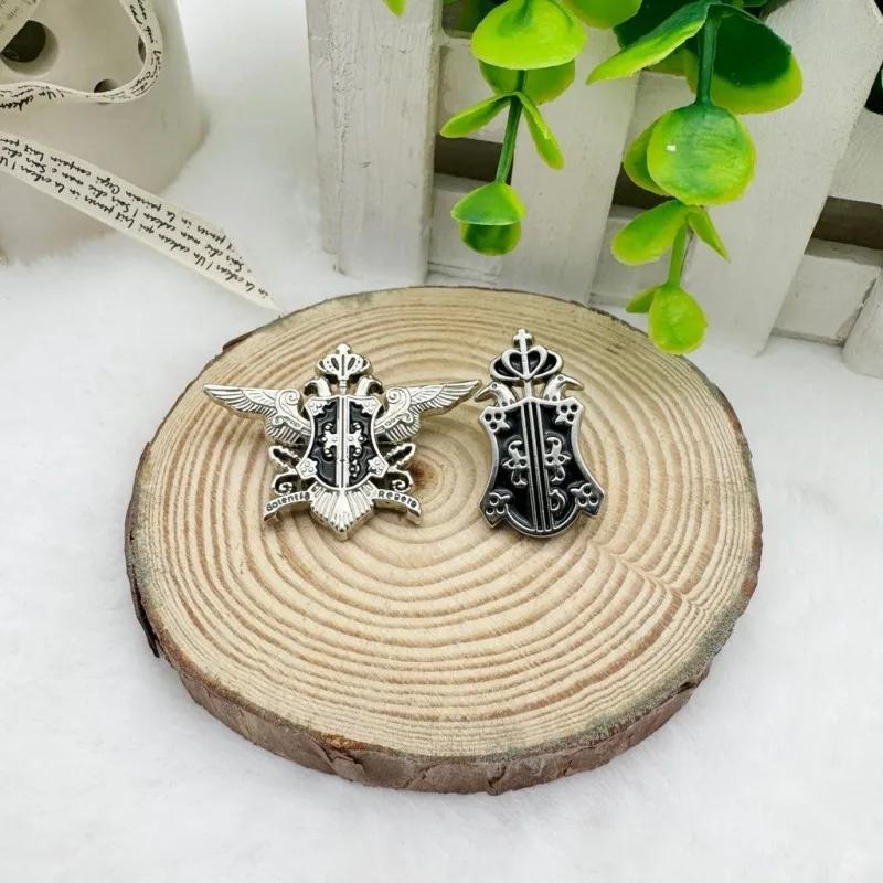 Anime Black Butler Ciel Phantomhive Sebastian Michaelis Broszki i Naszyjnik dla Mężczyzn Czarna Emaliowana Odznaka Biżuteria Cosplay