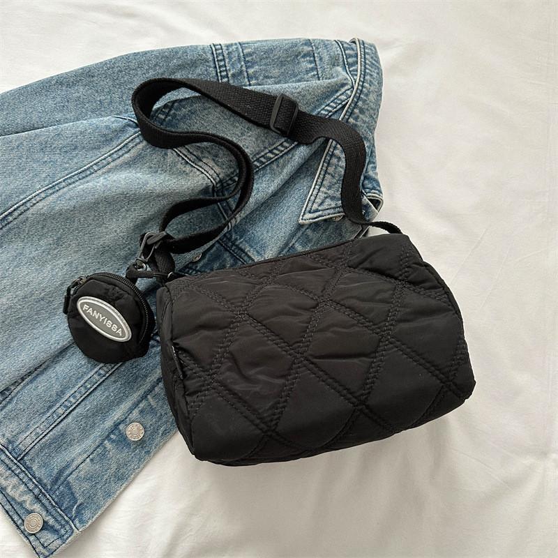 

Fashionable Medium Sized Square Bag For Women With Unique Street Style Design чёрный