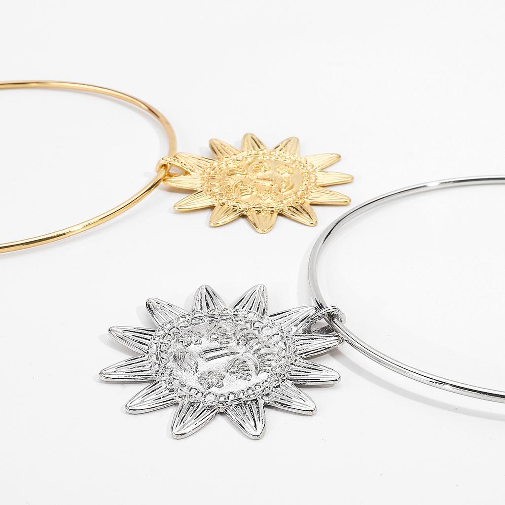 Women European New Hot Sale Sunflower Pendant Necklace Trendy Exaggerated Personality Metal Texture Necklace Jewelry