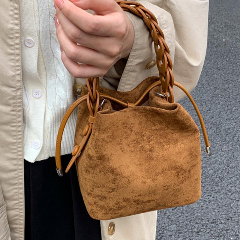 Vintage Frosted Texture Bucket Bag Woven Vegetable Basket Bag, New Fashionable Niche Design, Single Shoulder Crossbody Bag