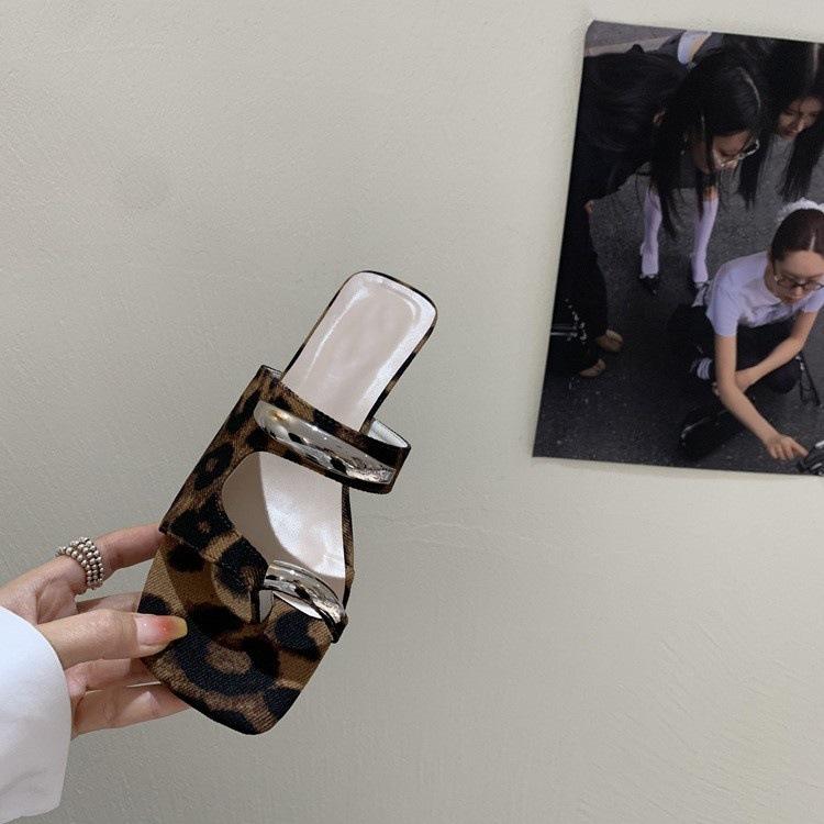 Holiday style, looking thin~ set of toe sandals for outer wear 2025 spring and summer new thin straps square head versatile outer wear slippers