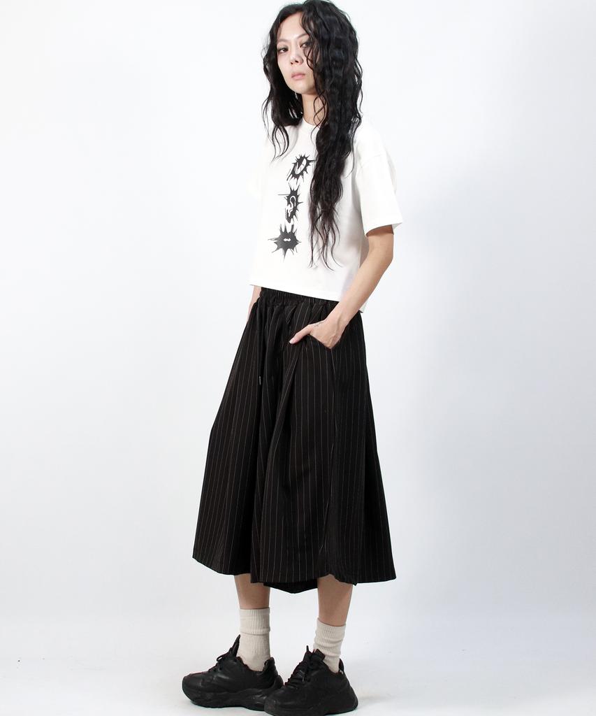 Deumakeu Real Wide Two Tuck Stripe Bumuda Pants - Black