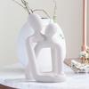 Couple Embrace Phone Holder Sculpture, Resin Craft Decorative Figurine, Home Decoration for Bedroom, Living Room, Study, or Desk