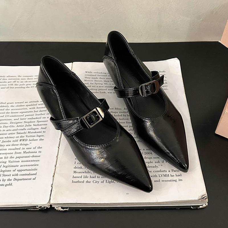 Shallow Autumn Metal Buckle Versatile 2025 Pointed Flat Bottom Women's Shoes Xiaoxiang New Soft Mary Jane Single Shoes Women's Leather
