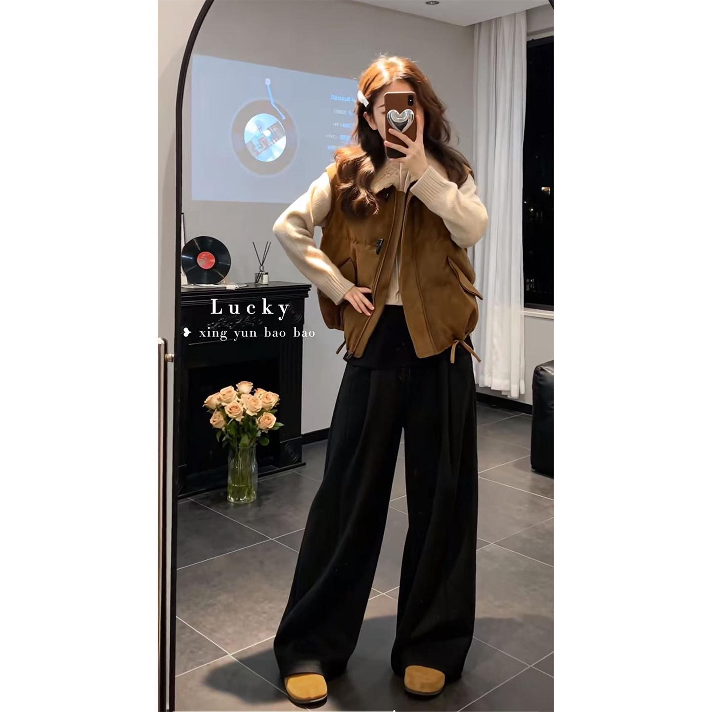

Winter Stylish Set: Loose Hoodie, Warm Cotton Vest, and High-Waisted Wide-Leg Pants. 2XL (suggested 125-140 jin)