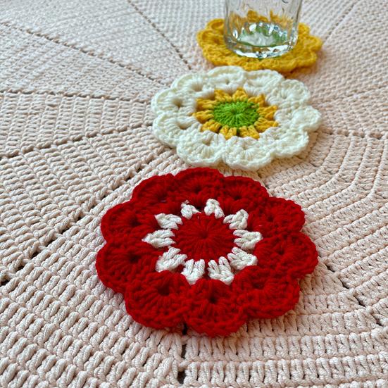 Handmade Crochet Flower Coaster Heat-Resistant Cup Mat for Mugs Glasses Soft Non-Slip Absorbent Table Protector Mat Cute Kitchen Desk
