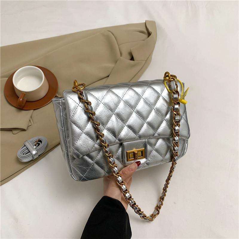 Women s 2023 New Winter Retro Vintage Elegant Quilted Chain Shoulder Bag Small Fragrance Style серебряный