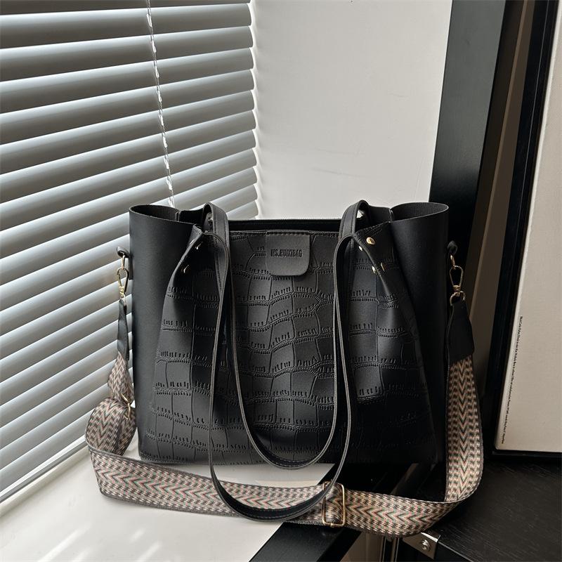 

Новая повседневная однотонная простая сумка-тоут большой вместимости с широким плечевым ремнем, удобная сумка-мессенджер на одно плечо, подмышку