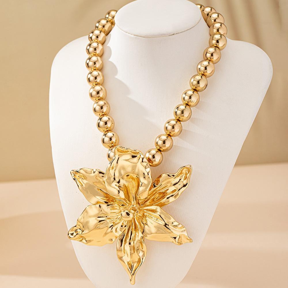 Metal Boho Beaded Chain Wrinkled Exaggerated Large Volume Flower Pendant Charm Stereoscopic Flowers Pendant Necklace