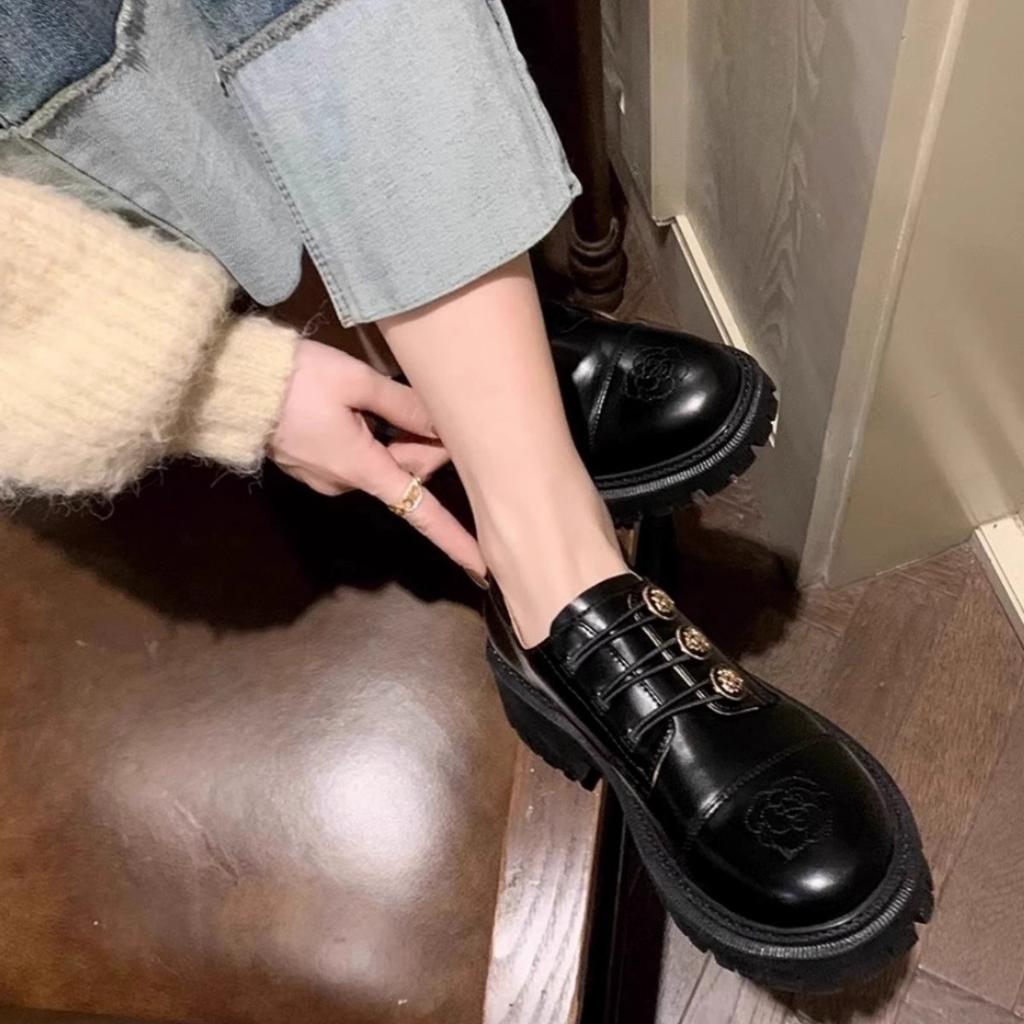 Vintage platform thick heel embroidered camellia loafers, small leather shoes, women's leather metal buckles, muffins, single shoes, vintage style