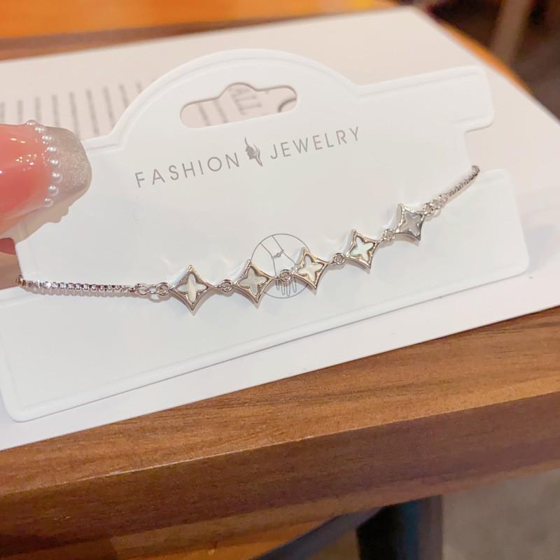 Elegant Minimalist Womens Gold-Plated Bracelet With Floral Zircon Adjustable Chain Fashionable Daily Wear Jewelry