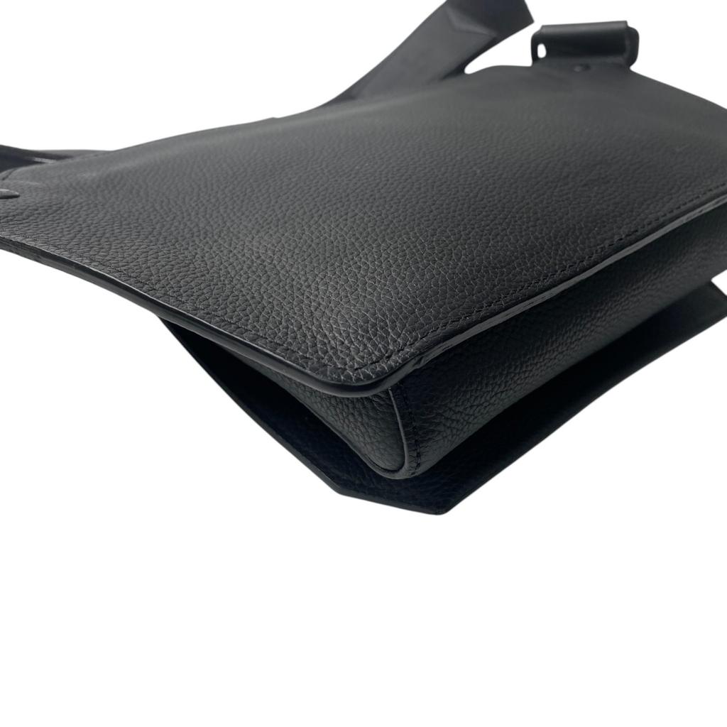 Used LOUIS VUITTONbody bag black leather mens