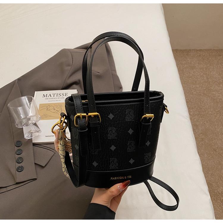 Cartoon Bear Print Portable Small Bag Female 2025 Spring Niche Design Oblique Span Bucket Bag