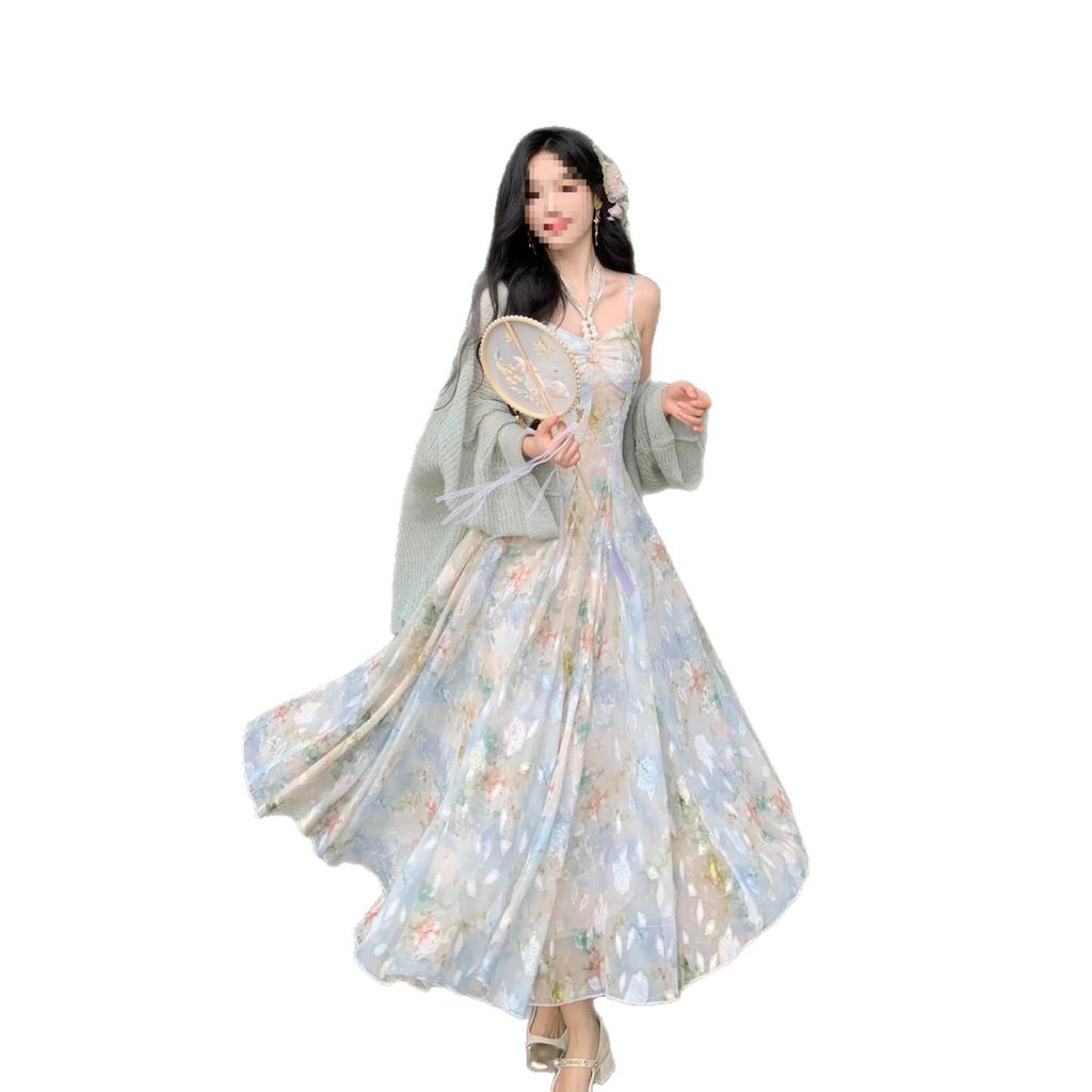 Early autumn oil painting secret realm retro oil painting sense temperament printing embroidery neck suspender skirt women's autumn new one generation