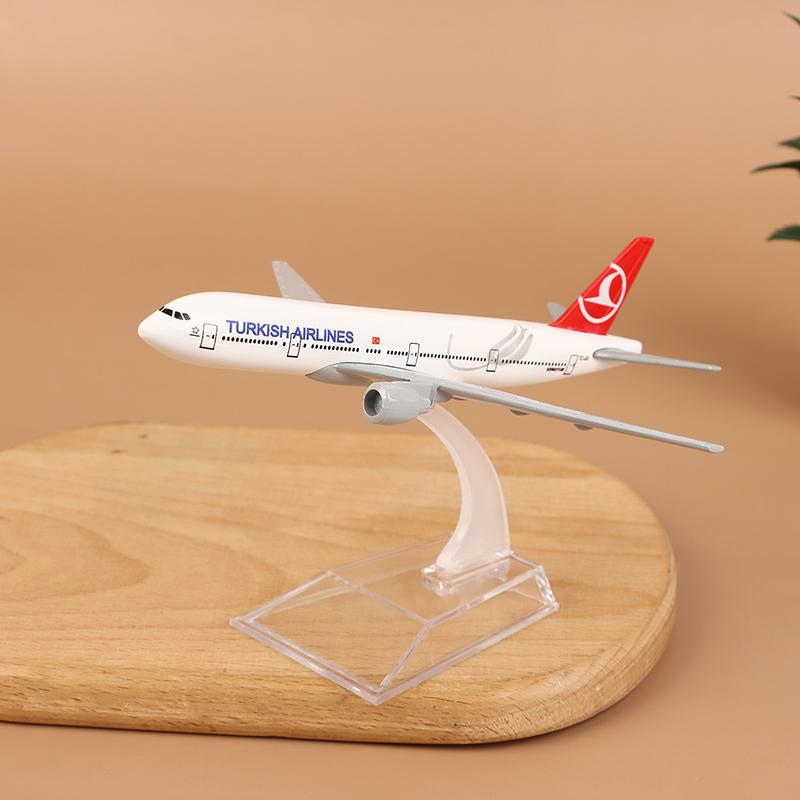 16 cm Turkish Airlines Boeing 777 Legierungs-Flugzeugmodell Maßstab 1:400 Metall Flugzeug Replika Diecast Flugzeug Luftfahrt Sammlerstücke