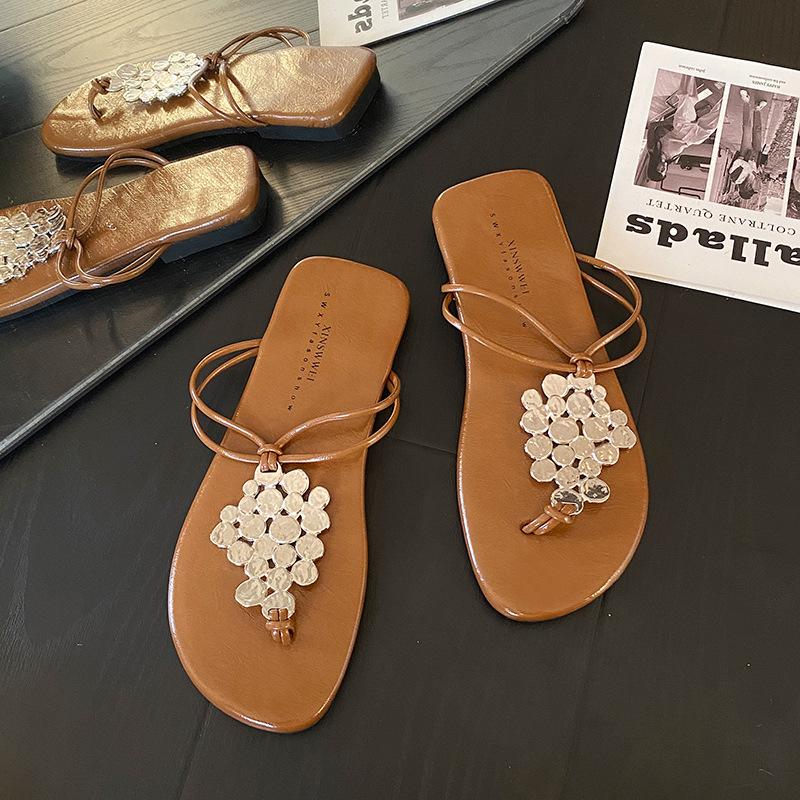 Sequined toe cool slippers women's 2025 new summer wear clip-on flip-flops flat sandals