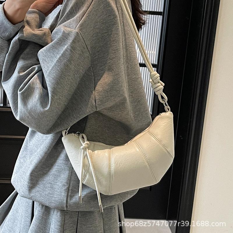 Fashion and leisure high-end sense simple solid color horn bag versatile personality Spice girl style one shoulder messenger women's bag