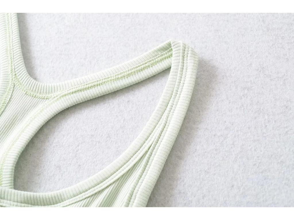 Women's Padded Racerback Tank Top: High Elasticity, Trendy, Perfect for Sports & Fitness.