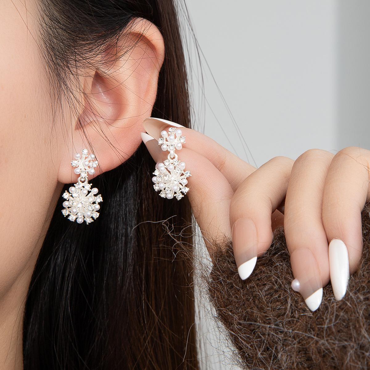 Silver Needle Exquisite Snowflake Pearl Earrings - Luxury Style Niche Celebrity Jewelry