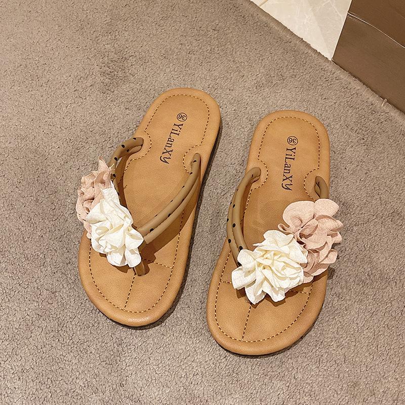 Cute flower flat flip-flop shoes for women's summer wear with skirts, light and versatile cool slippers