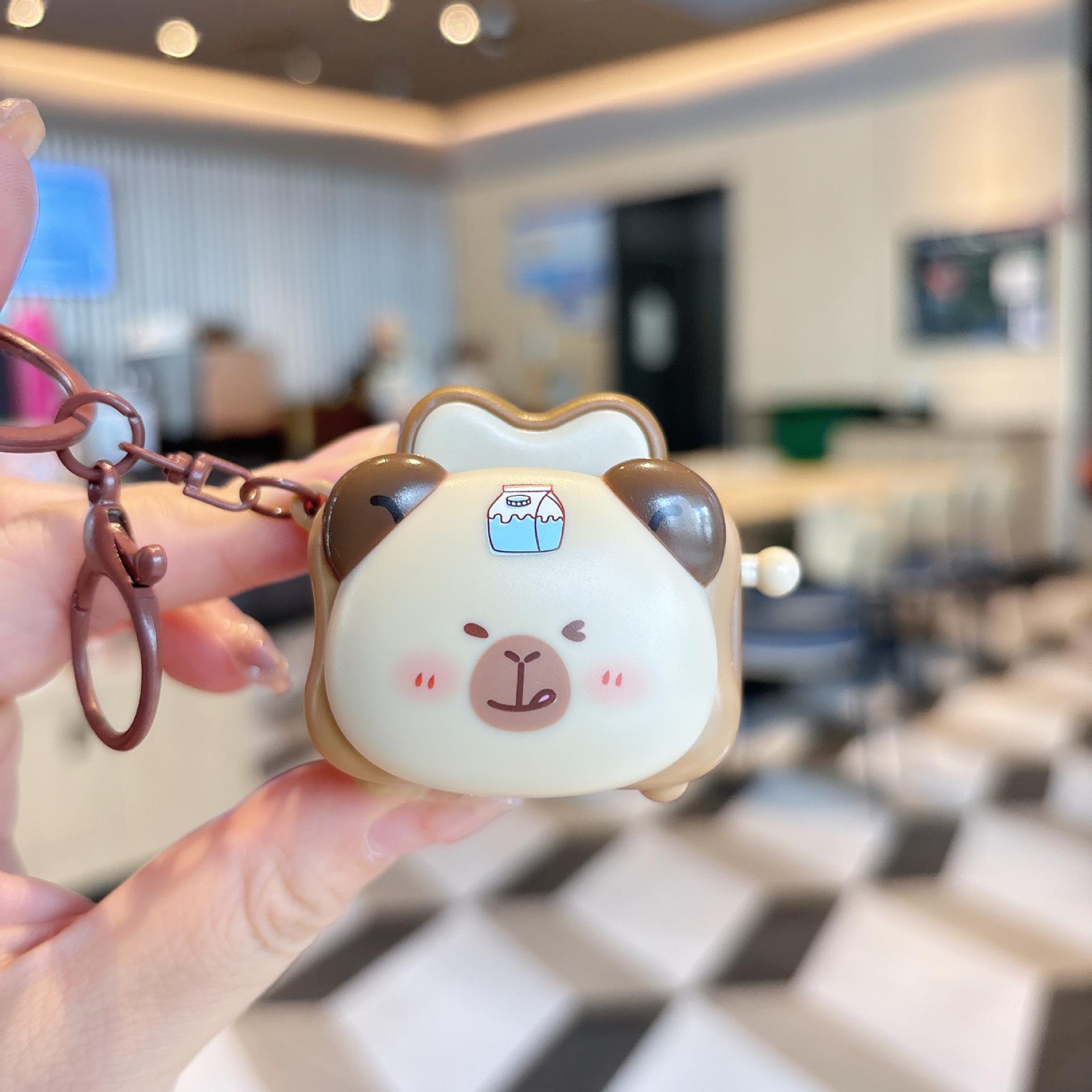 

Creative Capybara Toaster Keychain: Cute Grain Food Toy Pendant for Couples