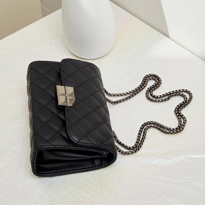 Everyday Shoulder Bag with Simple Design