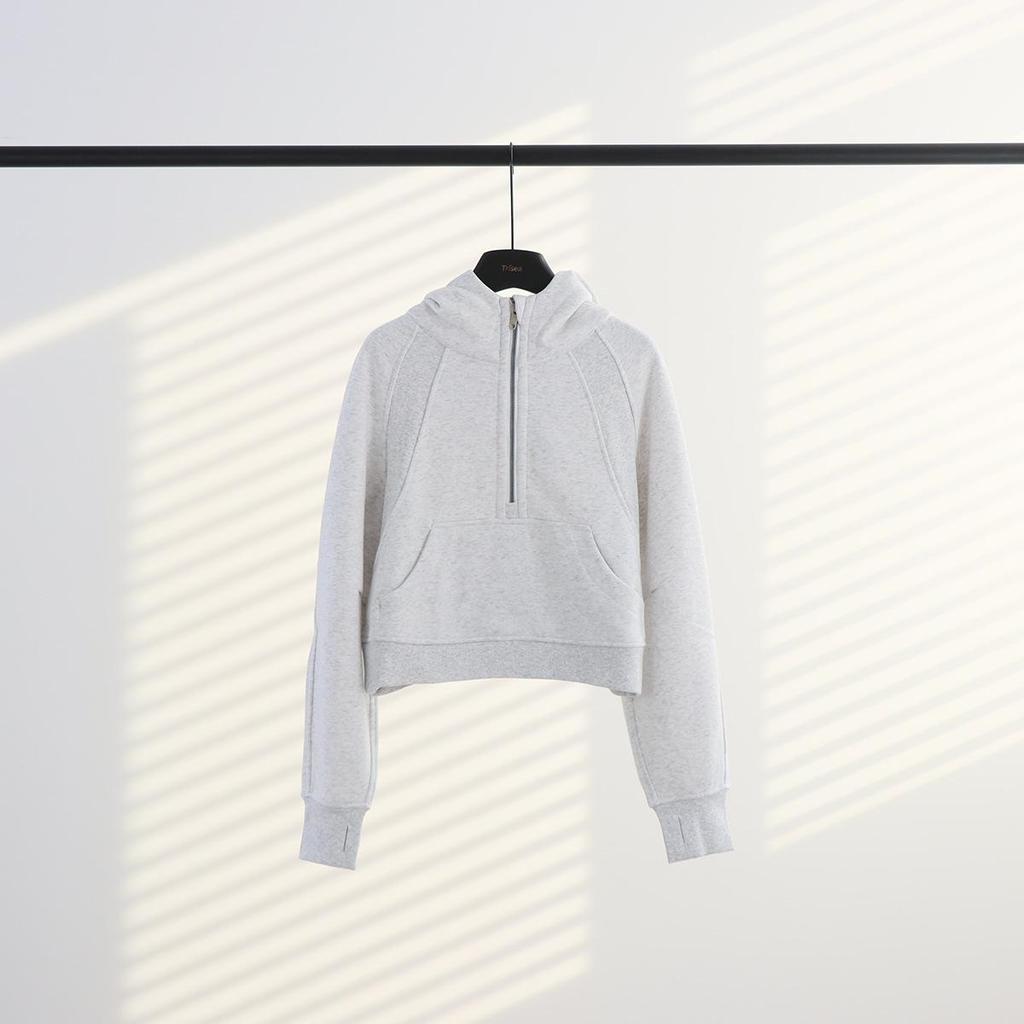 Damska bluza z kapturem i zamkiem do połowy, podszyta polarem - Przytulny top na jesień/zimę do jogi i fitnessu na świeżym powietrzu