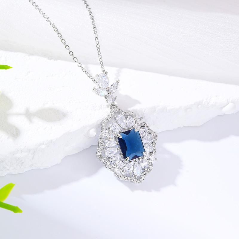 Luxury High Carbon Diamond Inlaid Diamond Rhombus Pendant Sea Blue Ice Flower Cut Trend Necklace Jewelry Spot