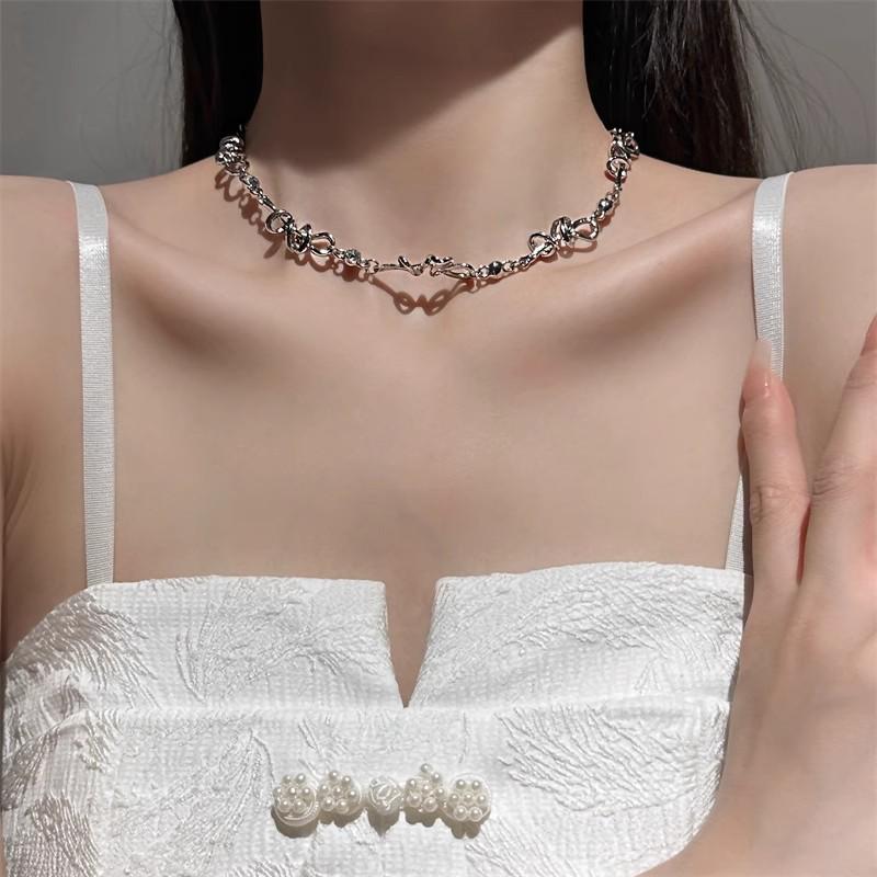 2025 High-End Gothic Punk Necklace: Y2K Dark Style Clavicle Chain for Women