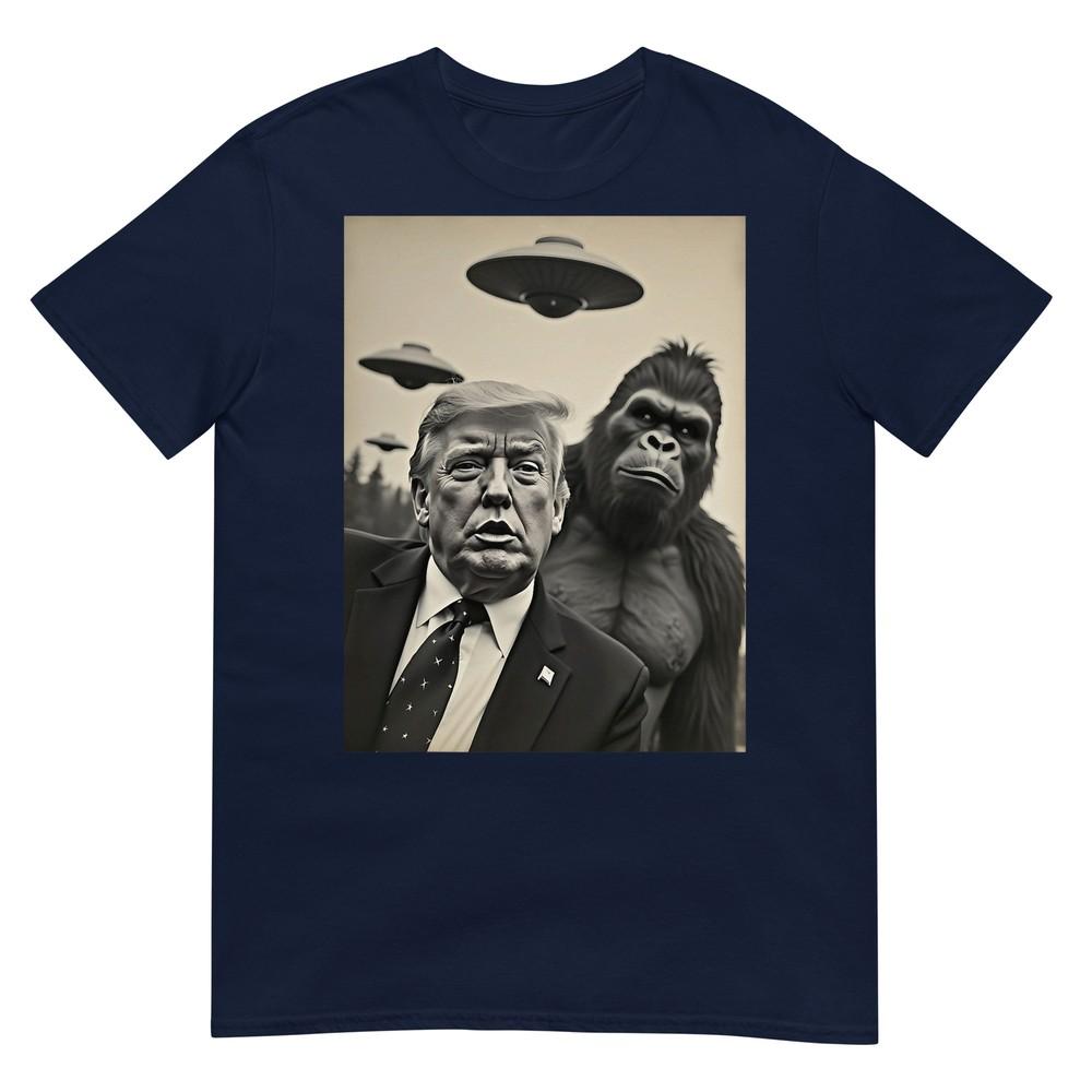 Funny Trump Bigfoot Selfie With Ufos Weird Alien TShirt S