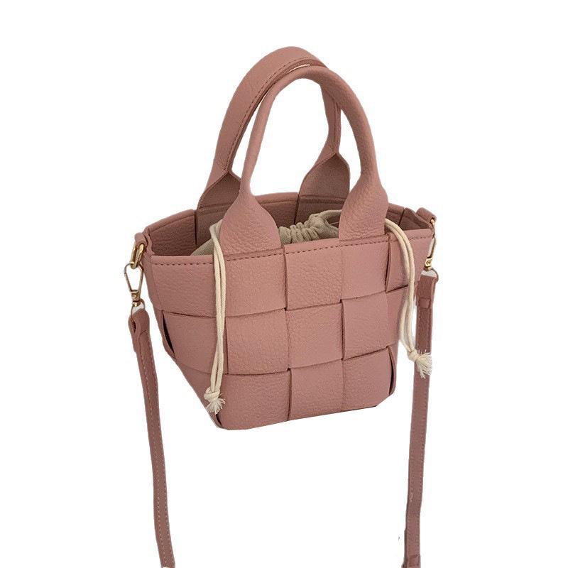 Korean woven portable bucket bag women's 2025 summer new simple versatile vegetable basket shoulder messenger bag
