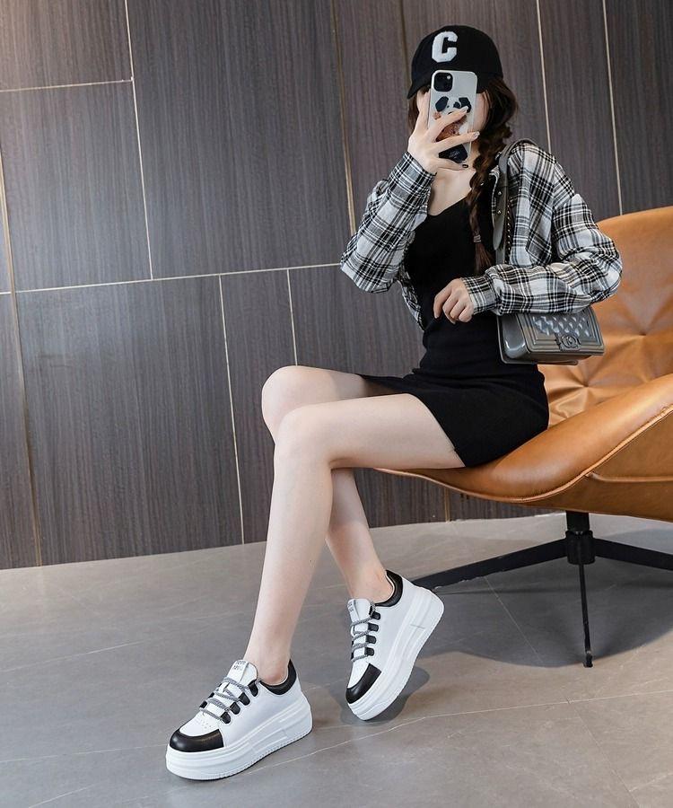 Platform muffin shoes women's autumn 2025 new casual versatile sports board shoes ins tide increase white shoes
