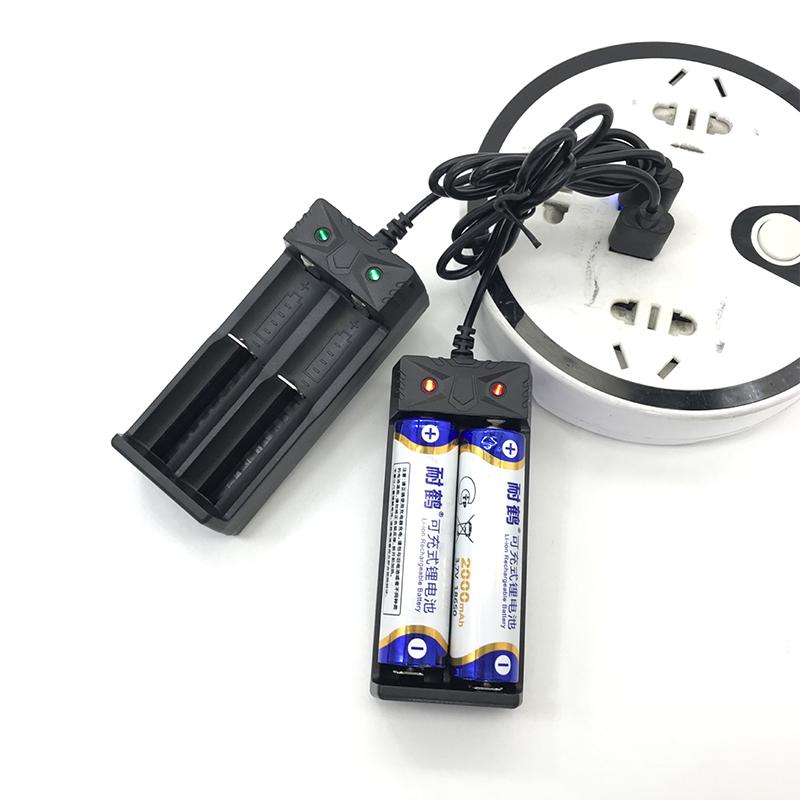 2 bővítőhelyes USB kettős 18650 töltő 3,7 V újratölthető lítium akkumulátor 18650 akkumulátor töltő 18500/18490/16340/14500 akkumulátorhoz