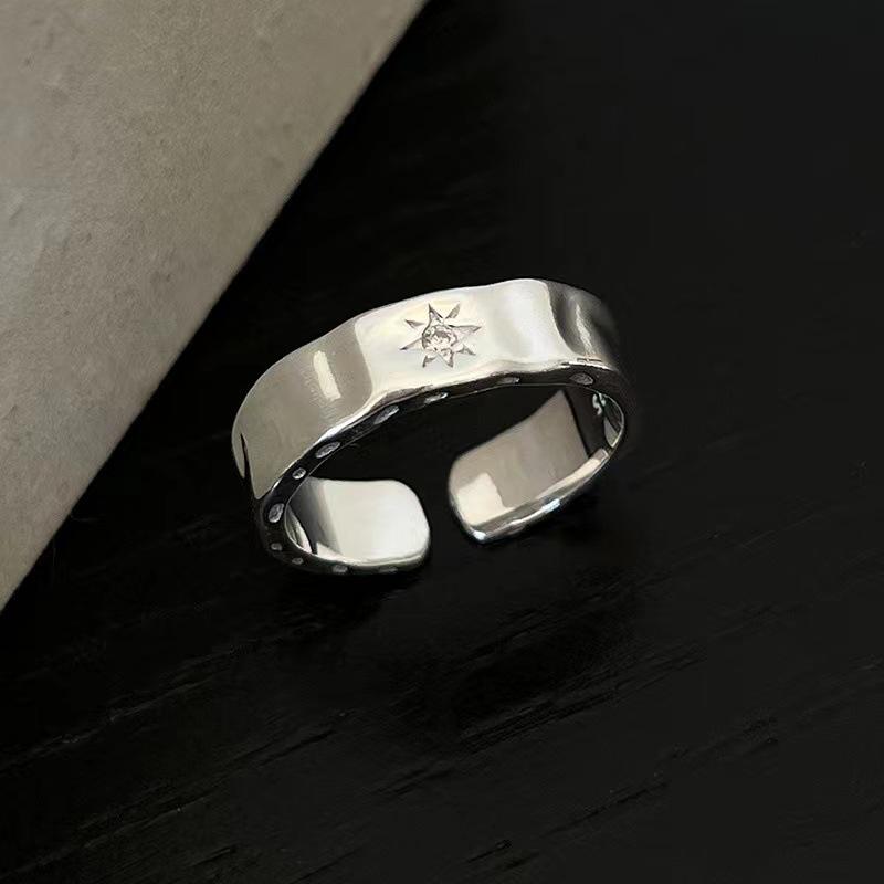 Versatile Retro Star-Shaped Zircon Ring for Men & Women - Cool, Irregular Design