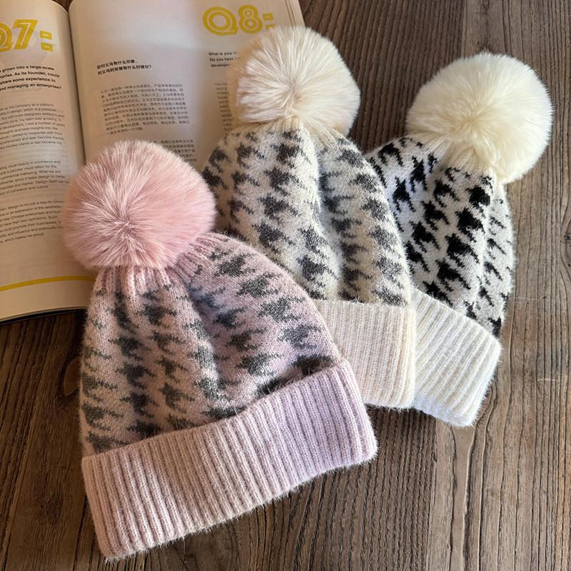 Knit Hat For Women With Vintage Houndstooth Pattern And Warmth For Autumn Winter Fashion
