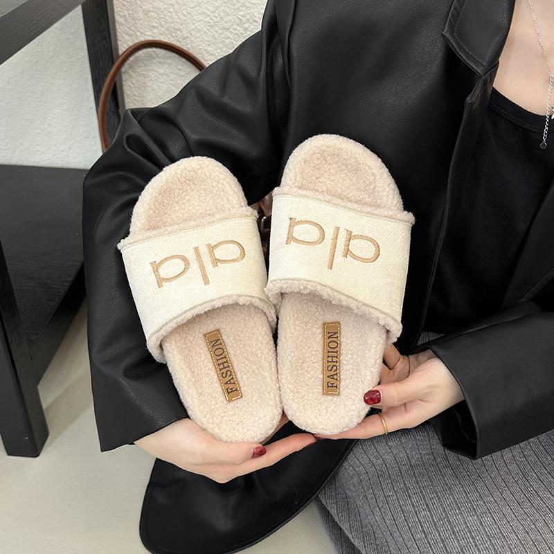 

Small thick-soled fluffy slippers women s 2025 autumn and winter new color matching fashionable and comfortable open-toed one-word cotton slippers wom 40 бежевый